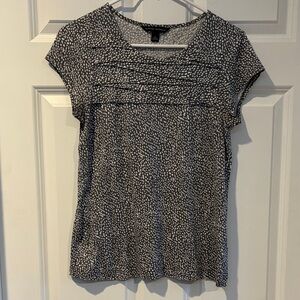 Banana Republic Gray & White Short-Sleeve Pintuck Tee